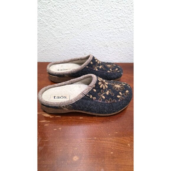 Taos Footwear Woodenness Embroidered 2 Slip-On Faux Fur Mule Size 40 EU 9-9.5 US - Picture 3 of 6